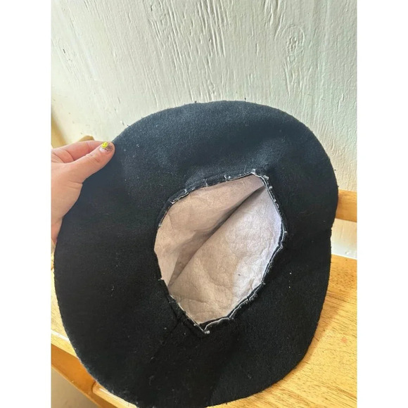 Women’s black felt witch hat - Picture 4 of 7